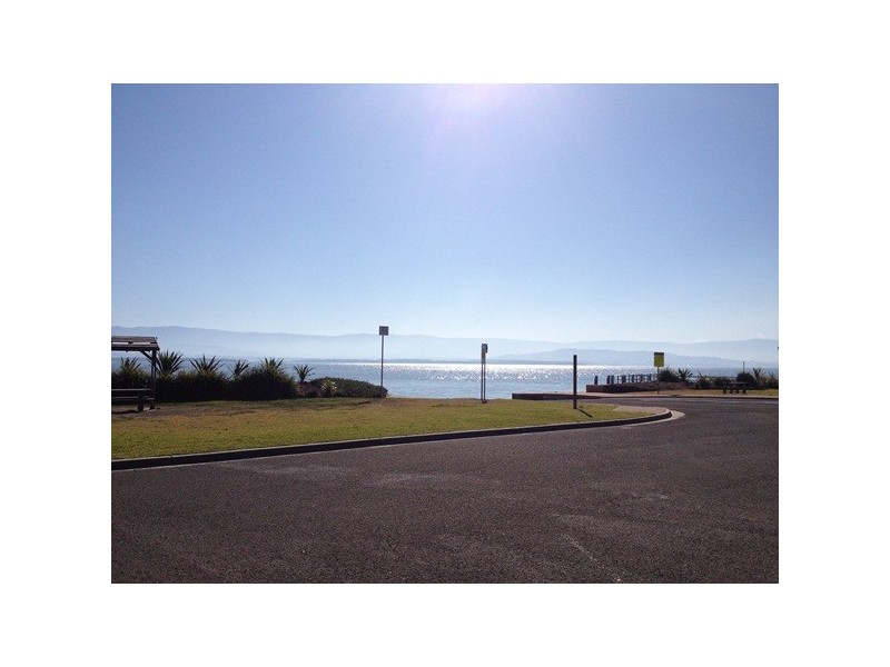 68 The Esplanade, Oak Flats NSW 2529