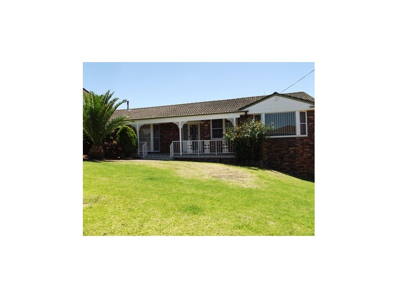 8 Cuthbert Drive, Mount Warrigal NSW 2528