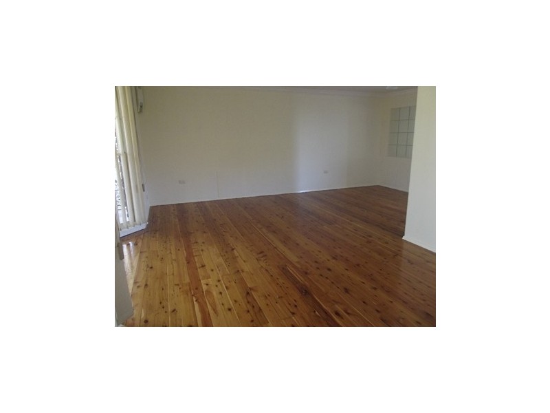 8 Cuthbert Drive, Mount Warrigal NSW 2528