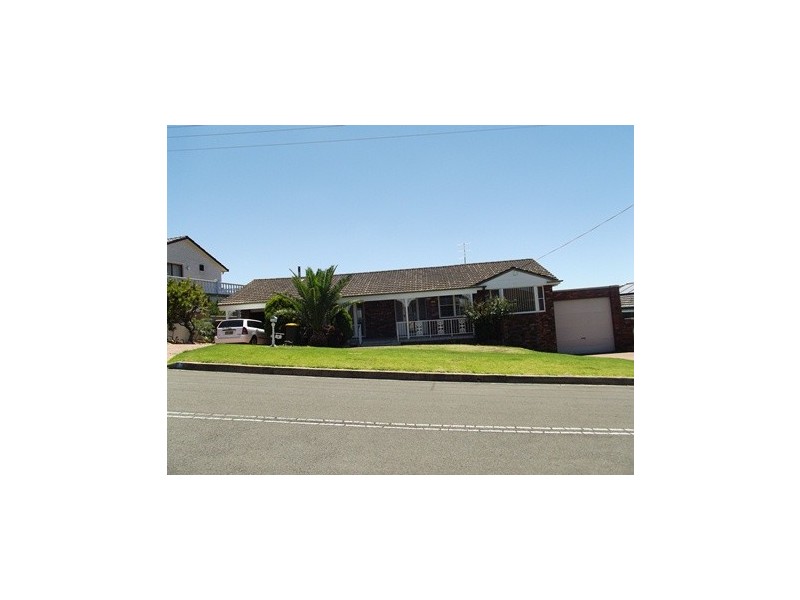 8 Cuthbert Drive, Mount Warrigal NSW 2528