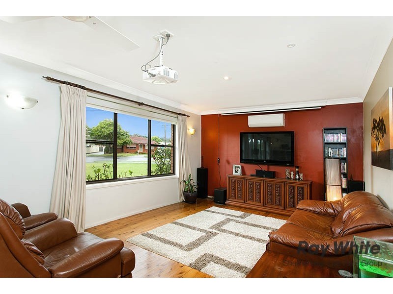 8 Camelot Place, Oak Flats NSW 2529