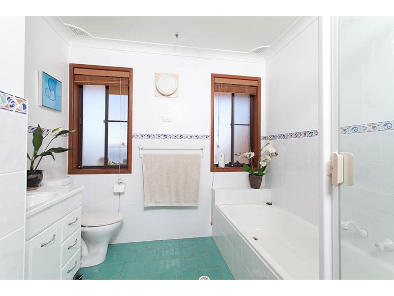 60 Porter Avenue, Mount Warrigal NSW 2528