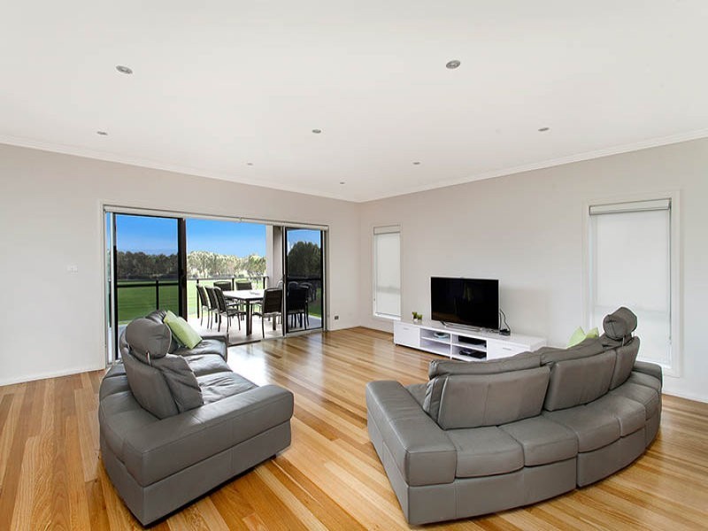 10 Beach Road, Shellharbour NSW 2529