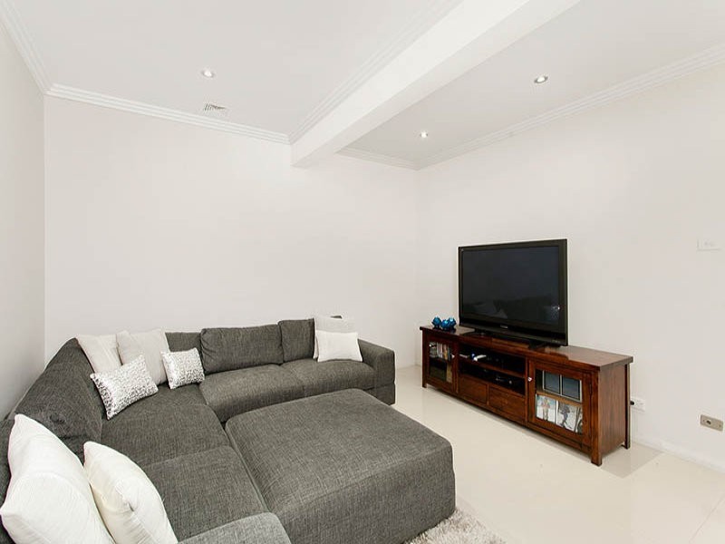 10 Beach Road, Shellharbour NSW 2529