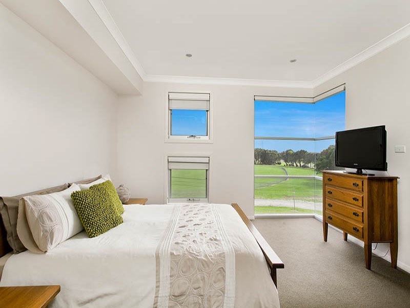 10 Beach Road, Shellharbour NSW 2529