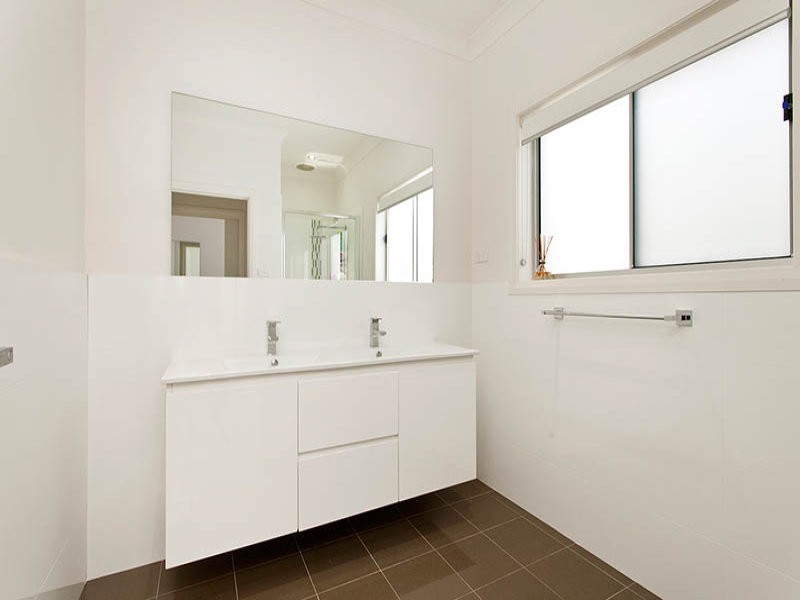 10 Beach Road, Shellharbour NSW 2529