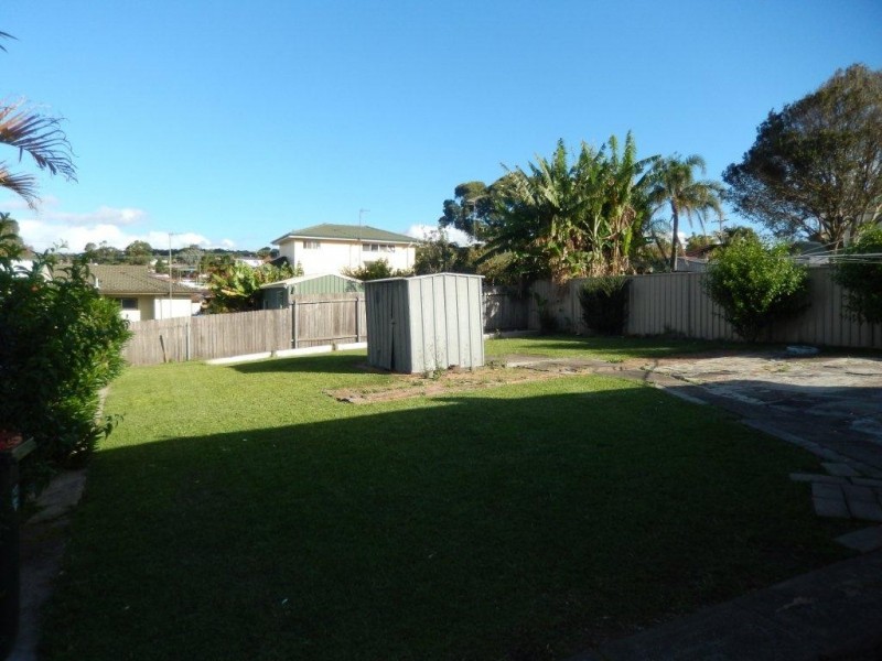 11 IRVINE STREET, Barrack Heights NSW 2528