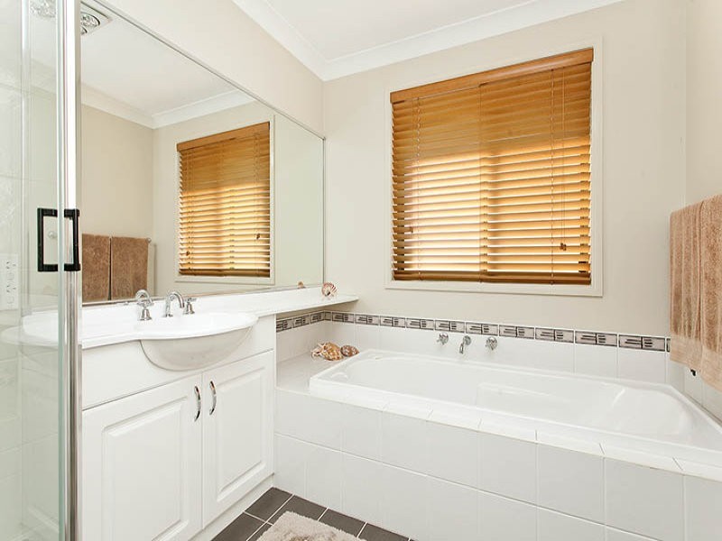 26 STRADBROKE AVENUE, Shell Cove NSW 2529