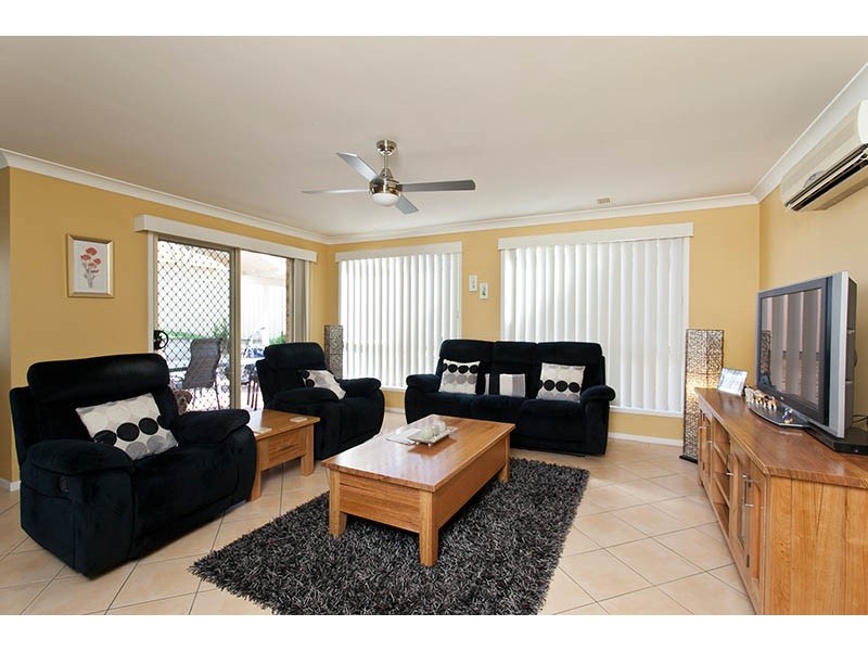 49 Campaspe Circuit, Albion Park NSW 2527