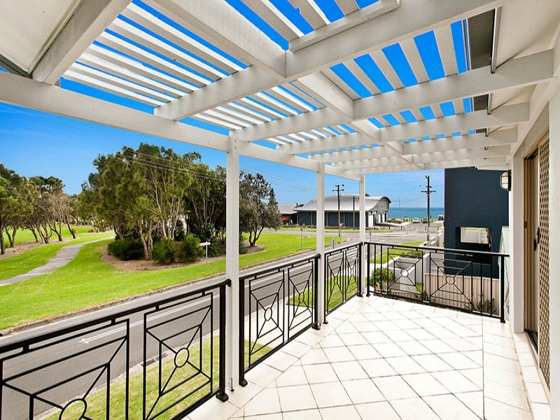 14 Beach Road, Shellharbour NSW 2529