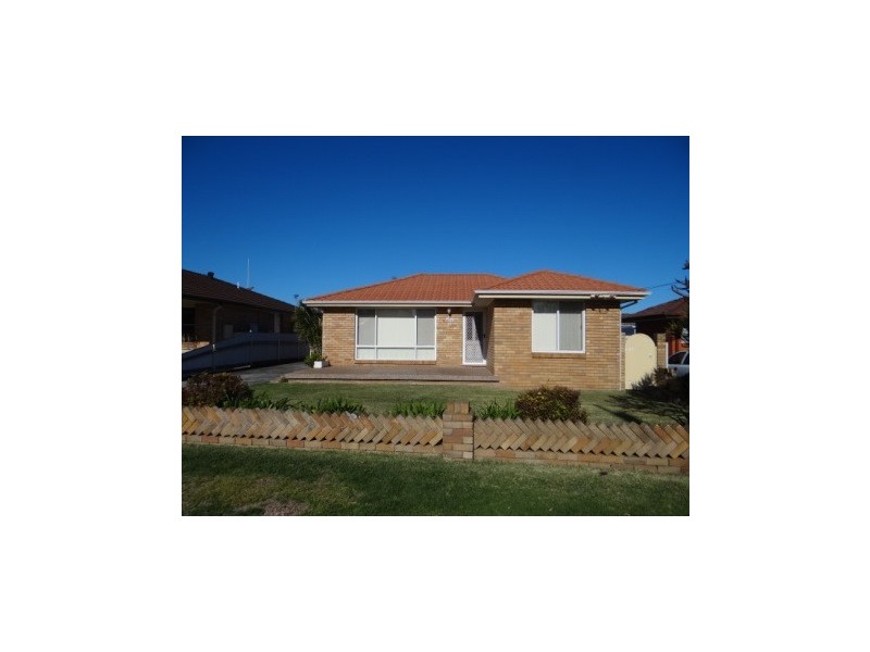 18 Stephanie Ave, Warilla NSW 2528