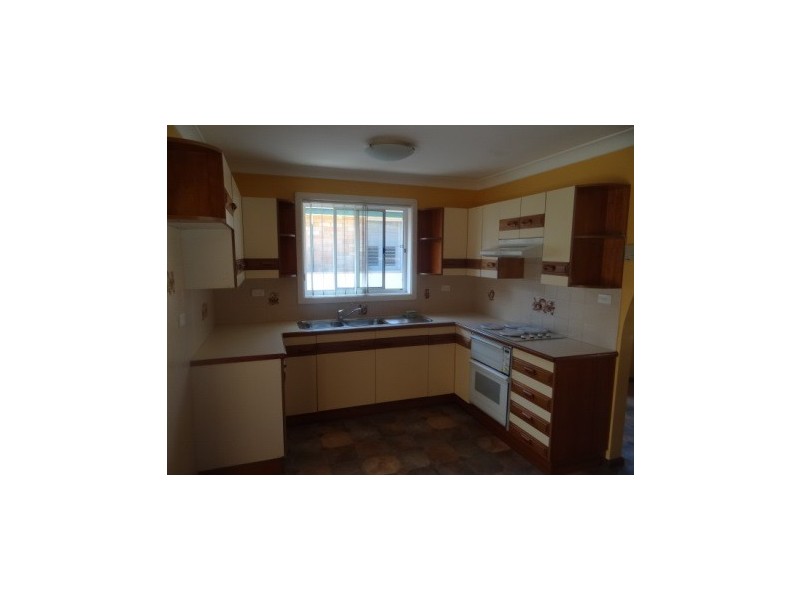 18 Stephanie Ave, Warilla NSW 2528