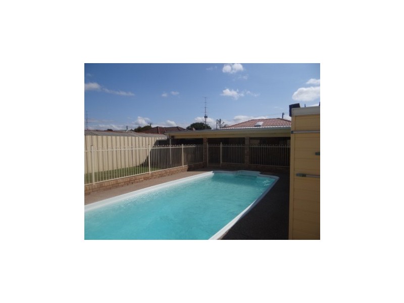 18 Stephanie Ave, Warilla NSW 2528