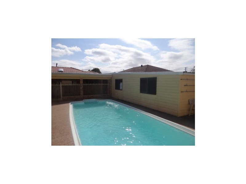 18 Stephanie Ave, Warilla NSW 2528
