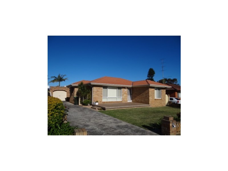 18 Stephanie Ave, Warilla NSW 2528