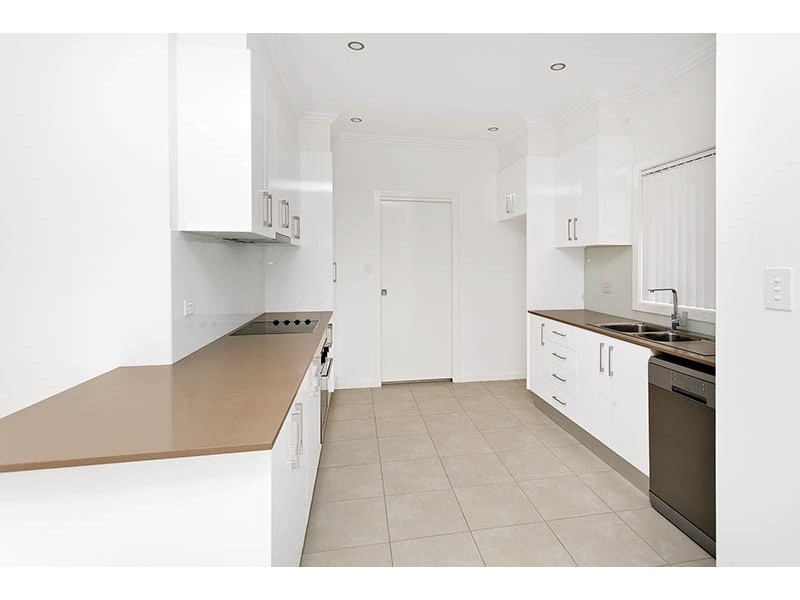 8 FISCHER ROAD, Flinders NSW 2529