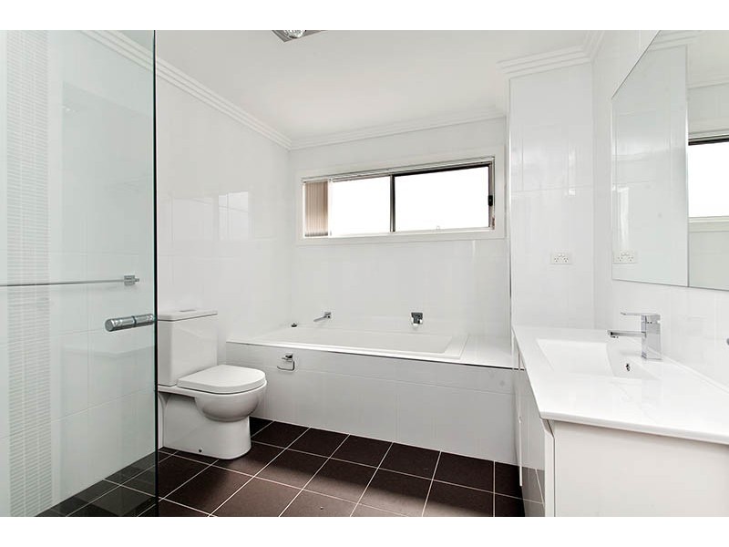 8 FISCHER ROAD, Flinders NSW 2529