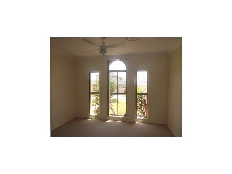 6 Dunk Ave, Shell Cove NSW 2529
