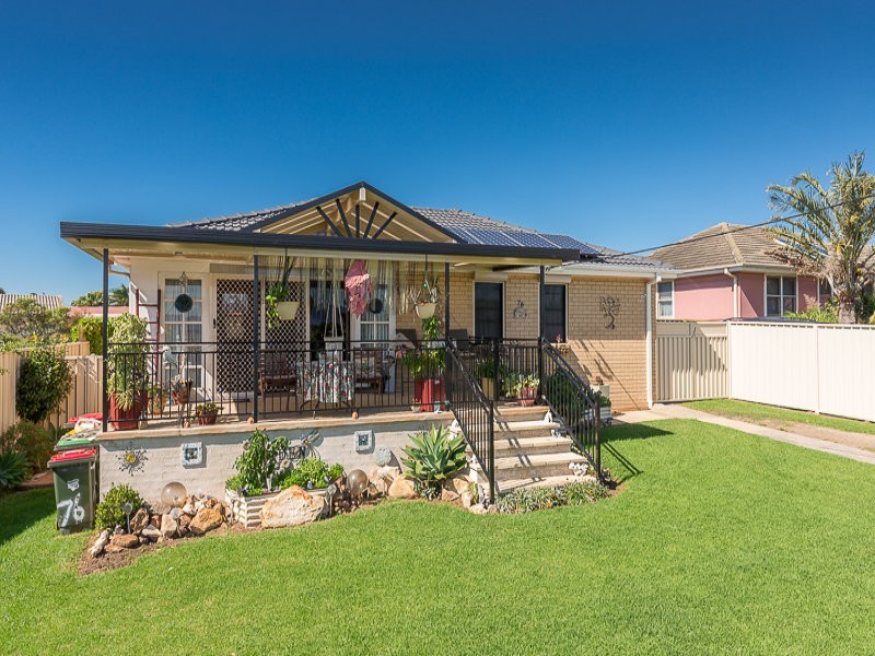 76 Queen St, Lake Illawarra NSW 2528
