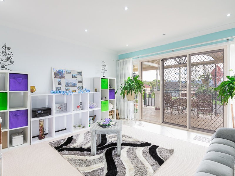 76 Queen St, Lake Illawarra NSW 2528