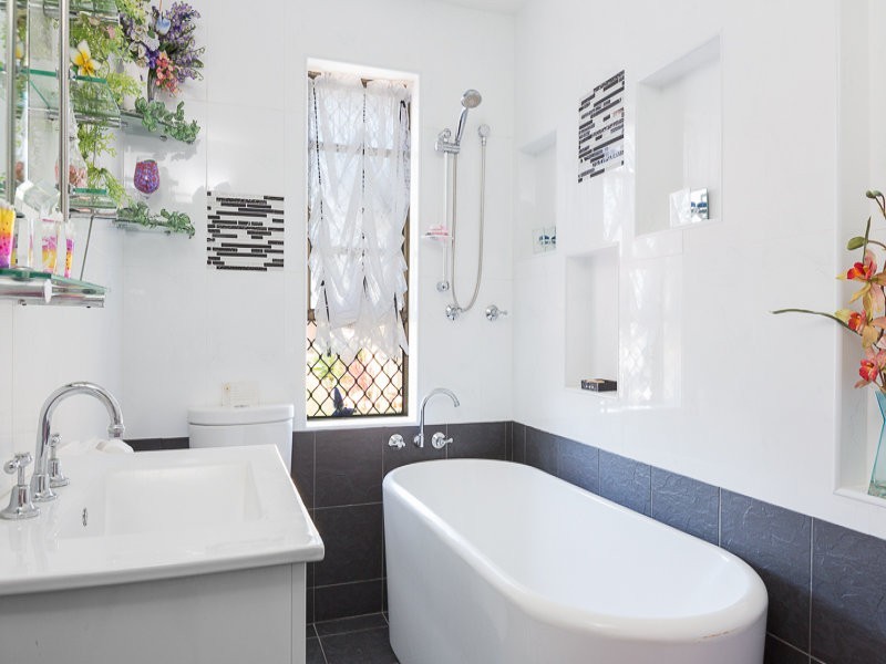 76 Queen St, Lake Illawarra NSW 2528