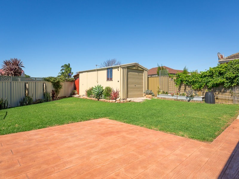 76 Queen St, Lake Illawarra NSW 2528