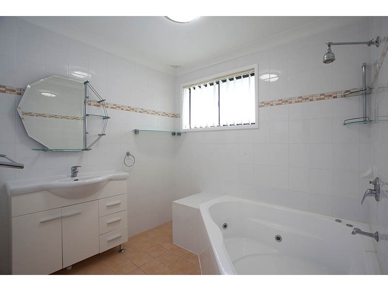 80 Fisher Street, Oak Flats NSW 2529