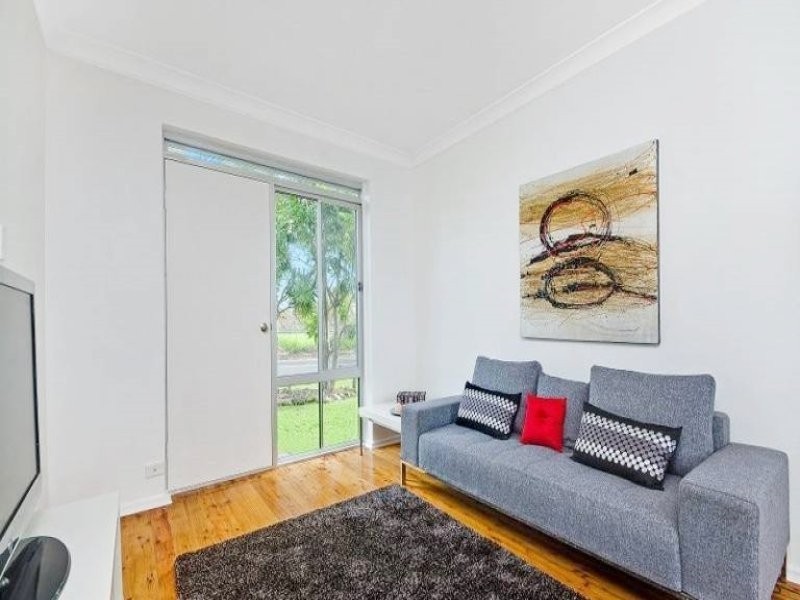 3/12 Burroo St, Albion Park NSW 2527