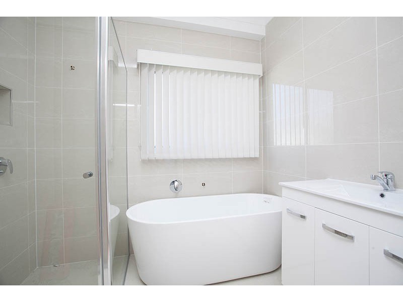 2a Antrim Avenue, Warilla NSW 2528