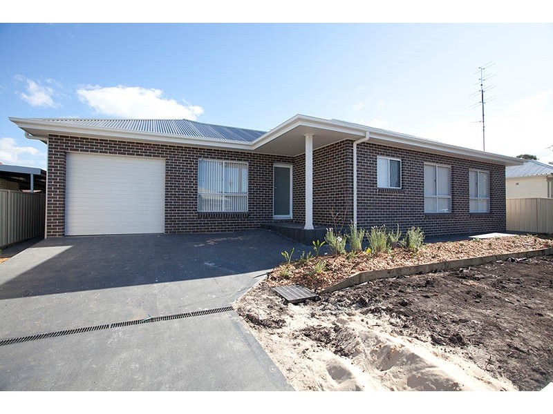 2a Antrim Avenue, Warilla NSW 2528