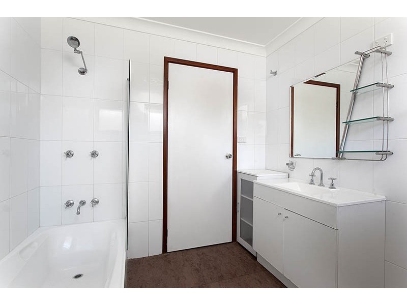 1/5 Lake Entrance Rd, Warilla NSW 2528