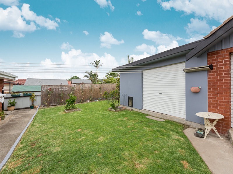 42 Sammat Ave, Barrack Heights NSW 2528