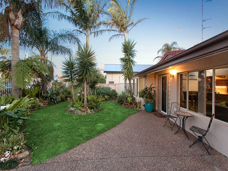 32 Peterborough Ave, Lake Illawarra NSW 2528