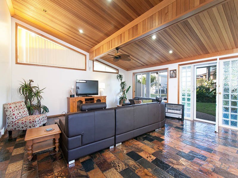 32 Peterborough Ave, Lake Illawarra NSW 2528