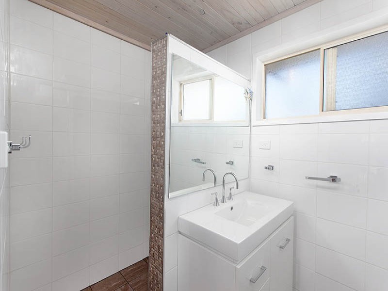 32 Peterborough Ave, Lake Illawarra NSW 2528