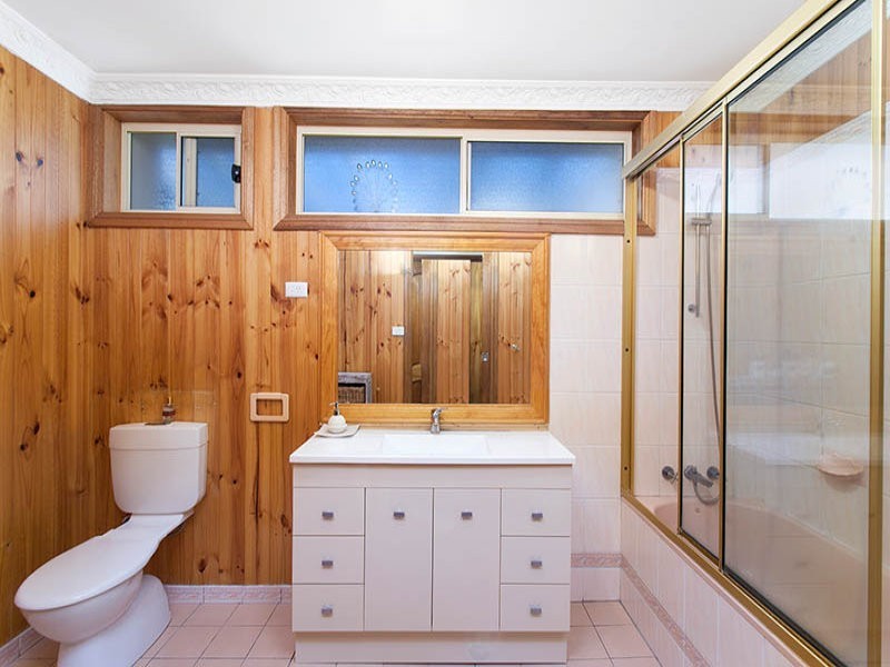 32 Peterborough Ave, Lake Illawarra NSW 2528