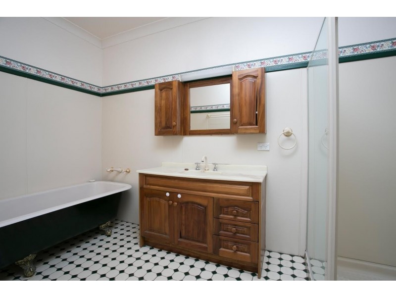 86 Parkes Street, Oak Flats NSW 2529