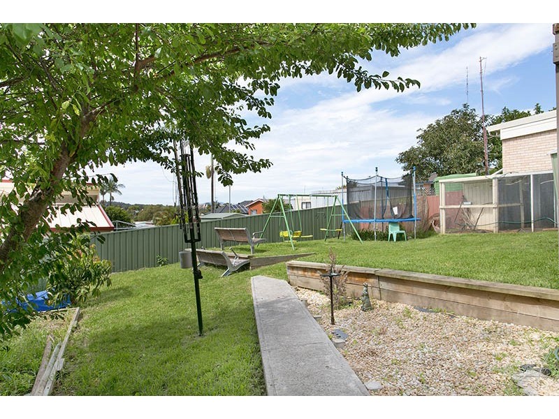 7 Armstrong Avenue, Mount Warrigal NSW 2528