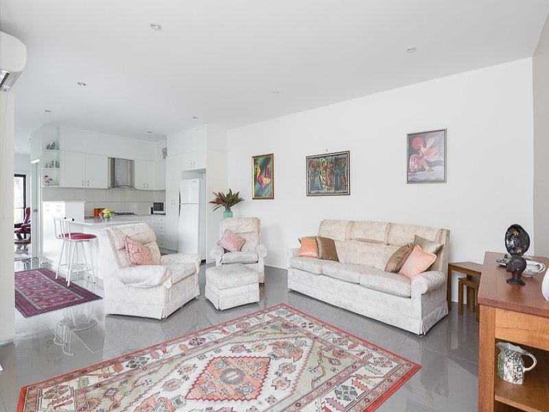 2A Edward  Street, Barrack Heights NSW 2528