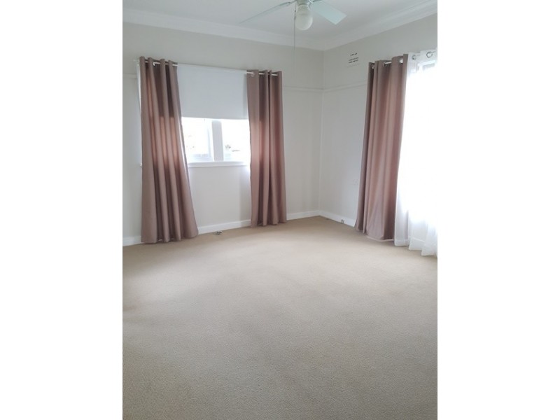 2 Lyne St, Oak Flats NSW 2529