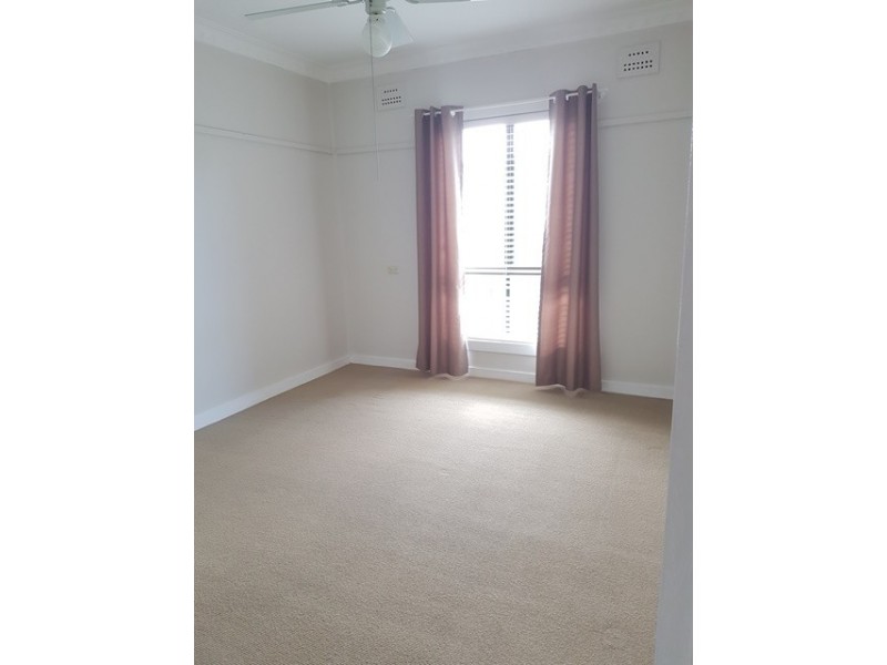 2 Lyne St, Oak Flats NSW 2529