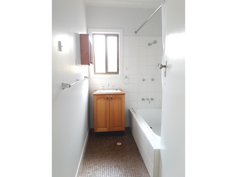 2 Lyne St, Oak Flats NSW 2529