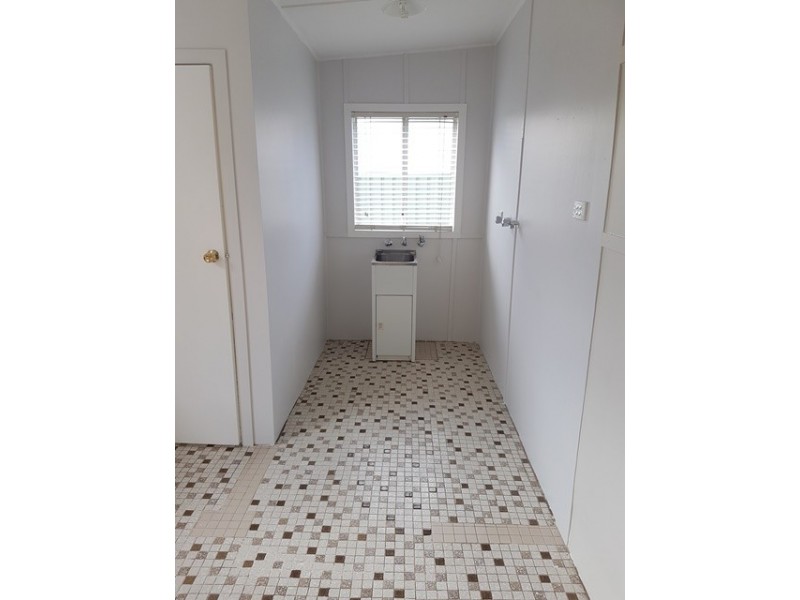 2 Lyne St, Oak Flats NSW 2529