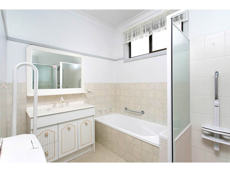 22 Deakin Street, Oak Flats NSW 2529