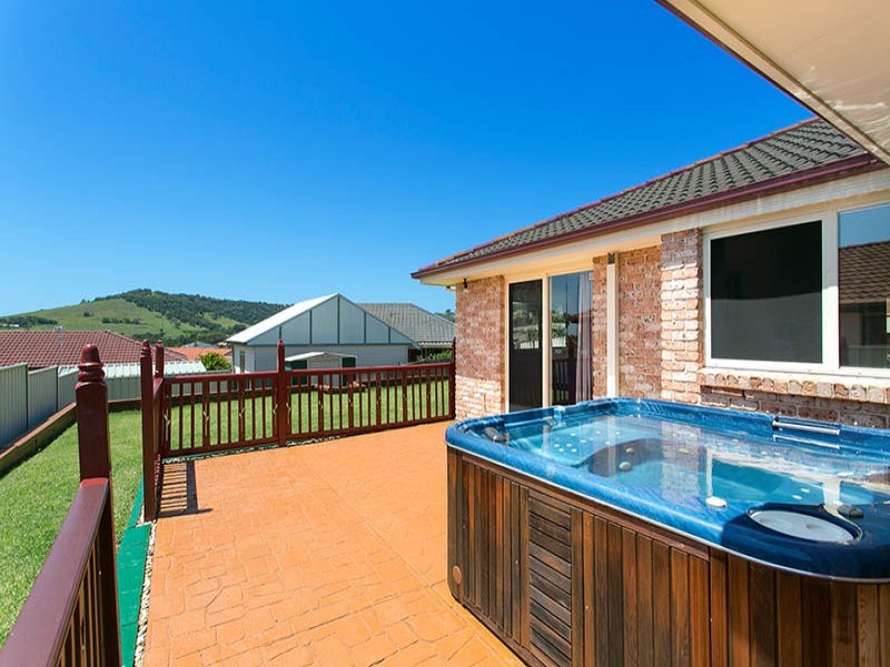 4 Downes Drive, Albion Park NSW 2527