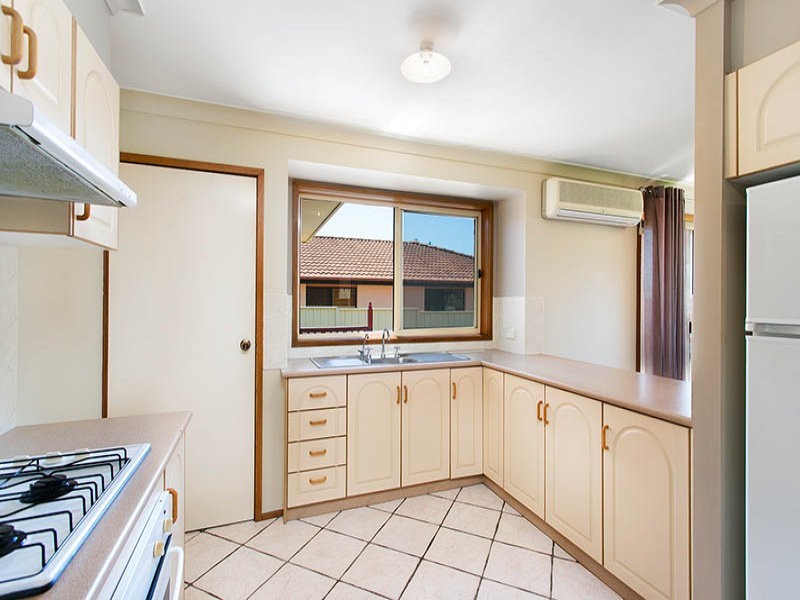 4 Downes Drive, Albion Park NSW 2527