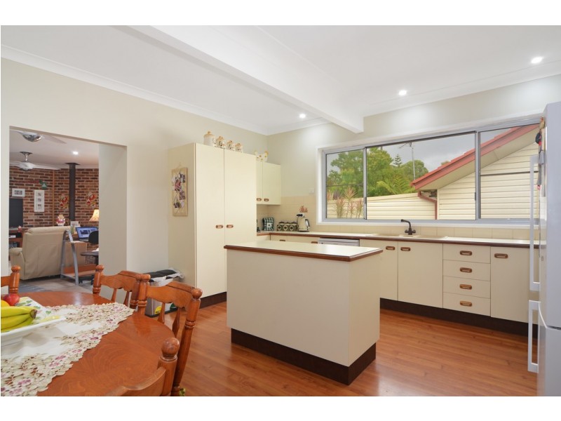 23 Deakin Street, Oak Flats NSW 2529