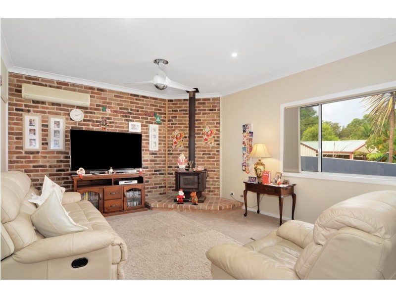 23 Deakin Street, Oak Flats NSW 2529