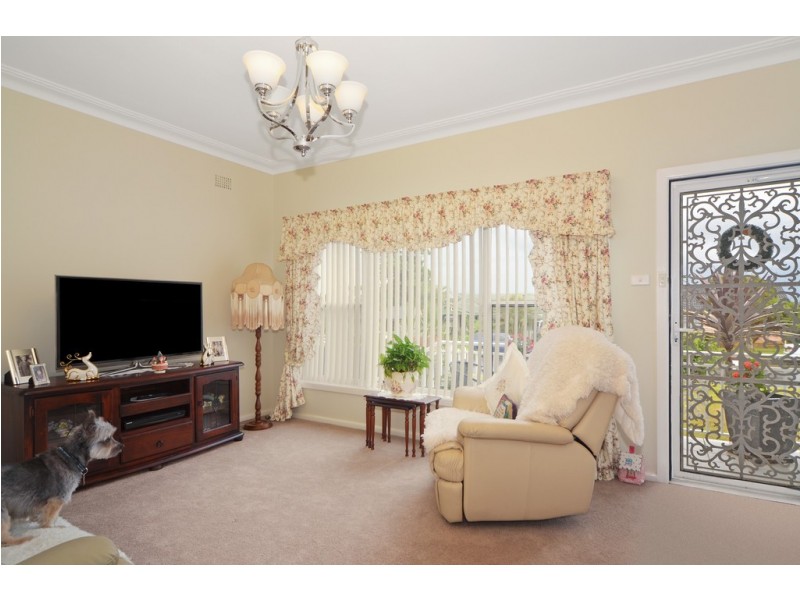 23 Deakin Street, Oak Flats NSW 2529