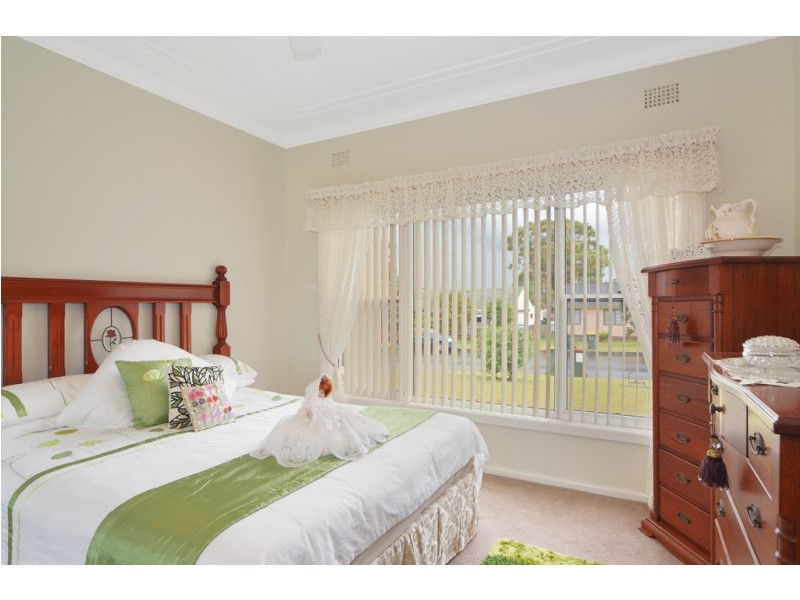 23 Deakin Street, Oak Flats NSW 2529